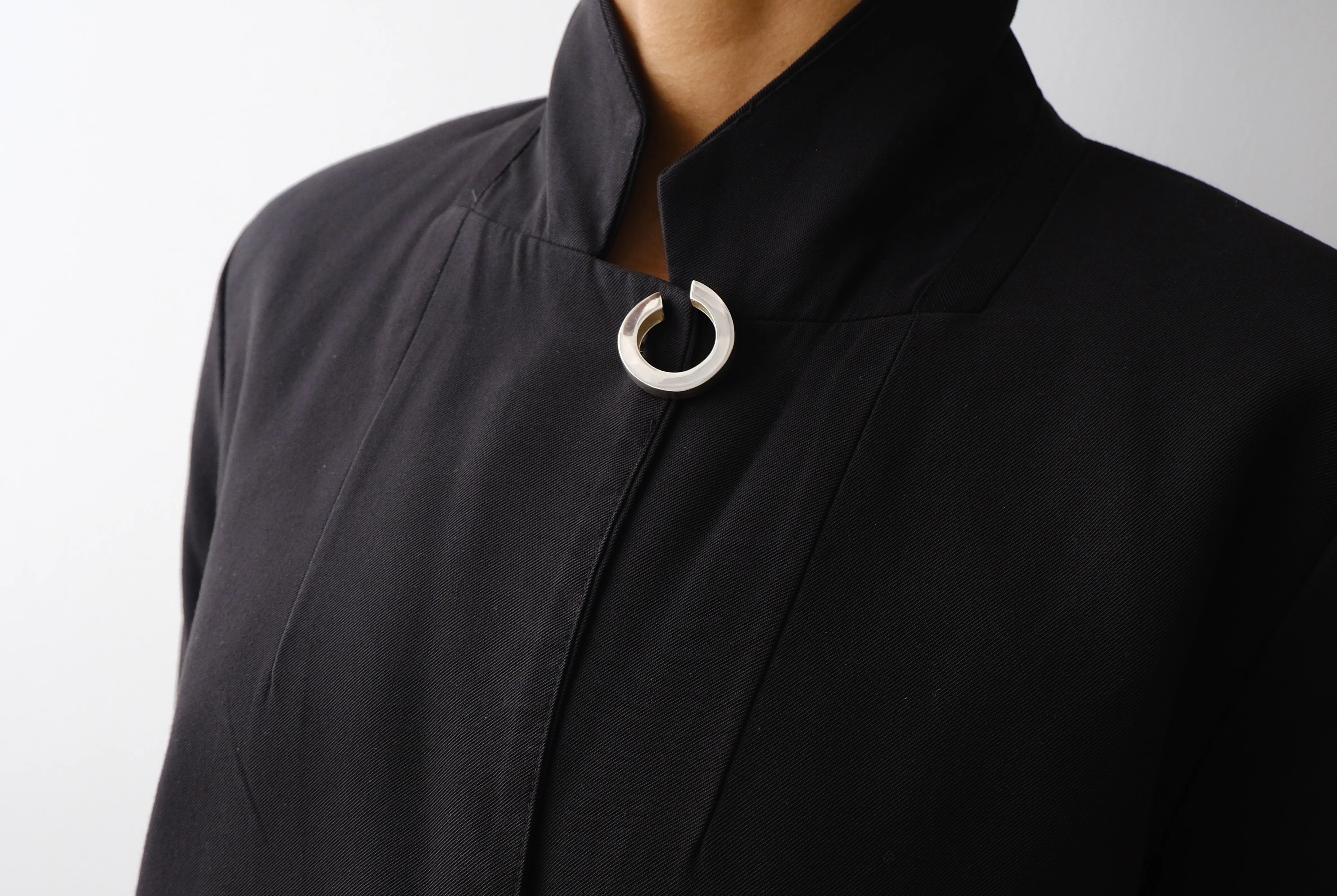 Assimetria Brooch - Image 5