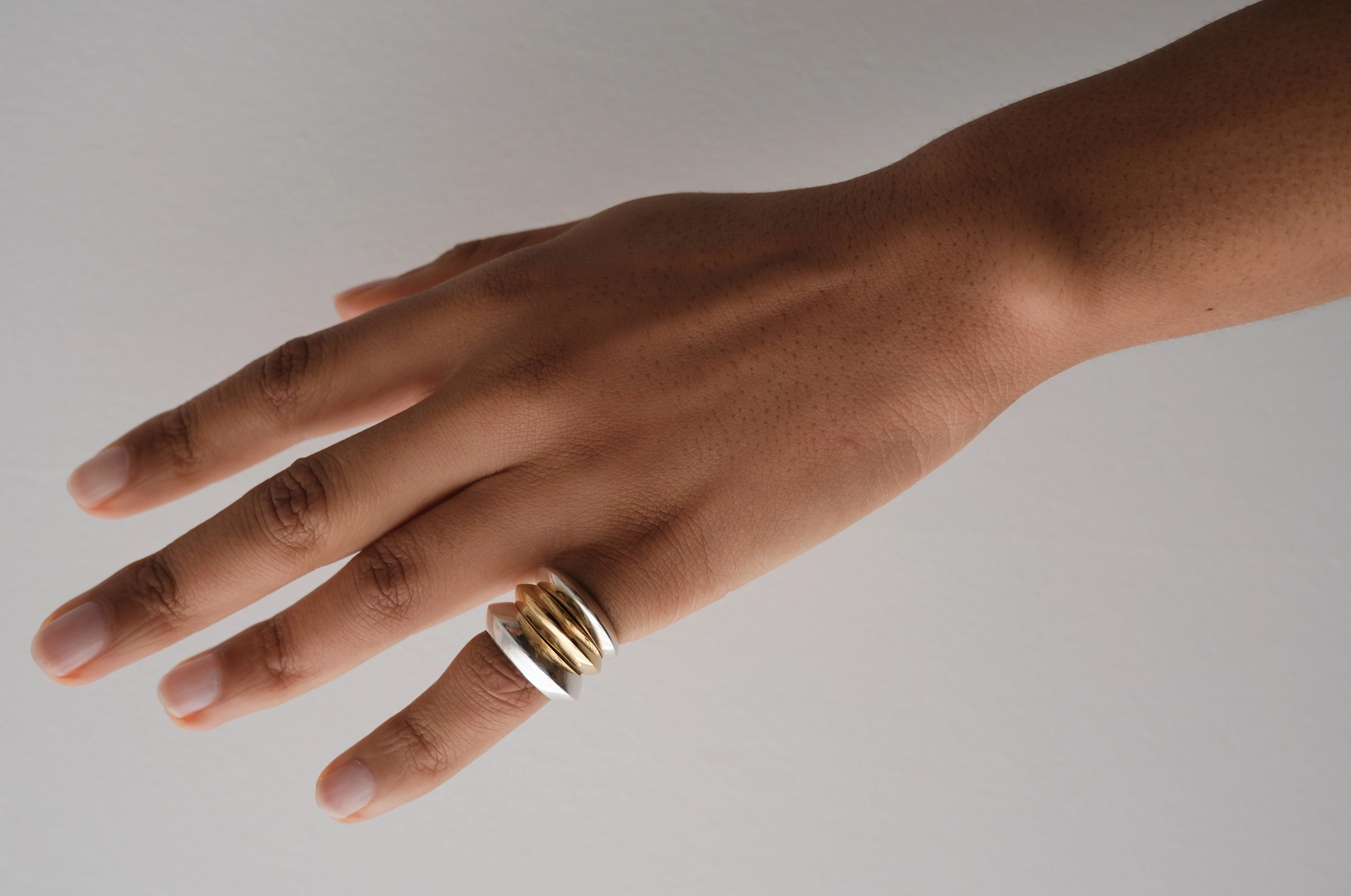 Simetria Medium Ring - Image 4