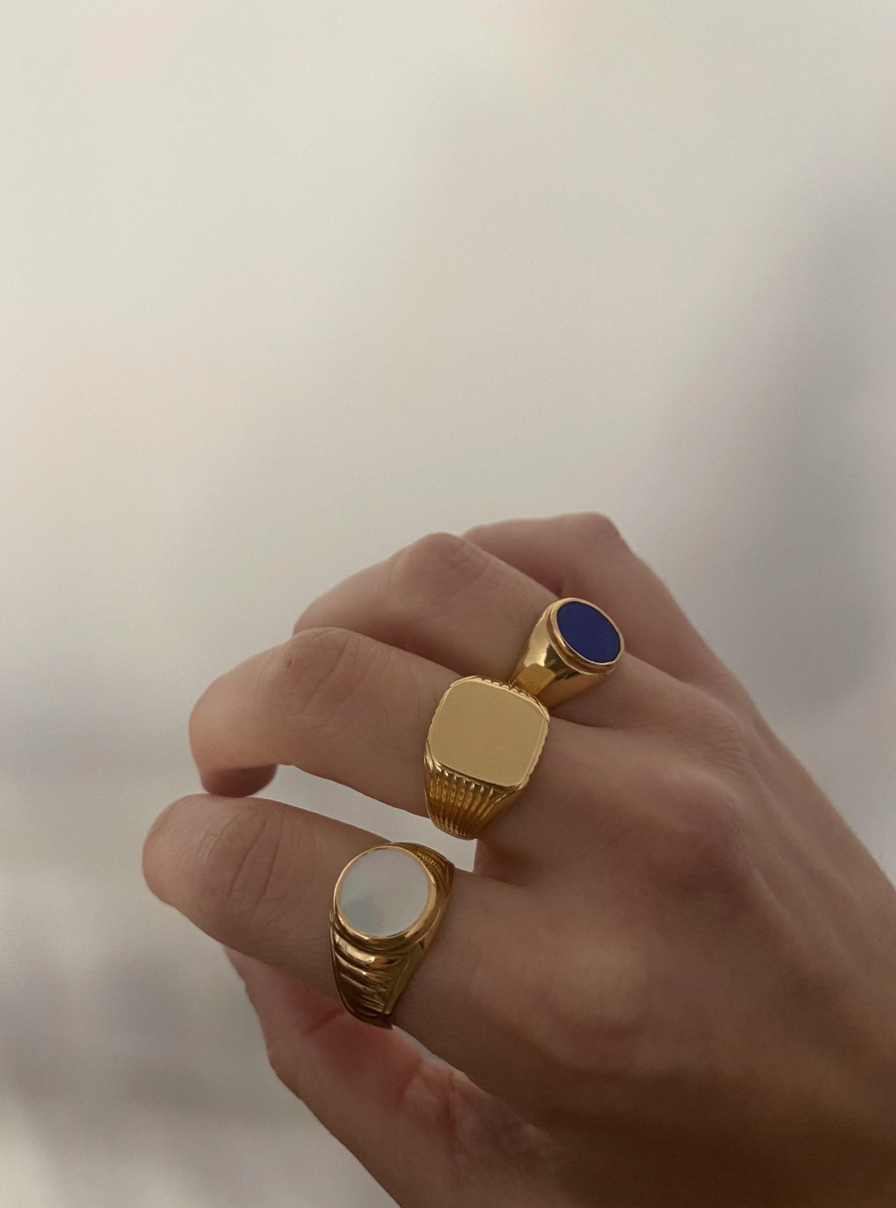 Mel Large Signet Ring - Image 3